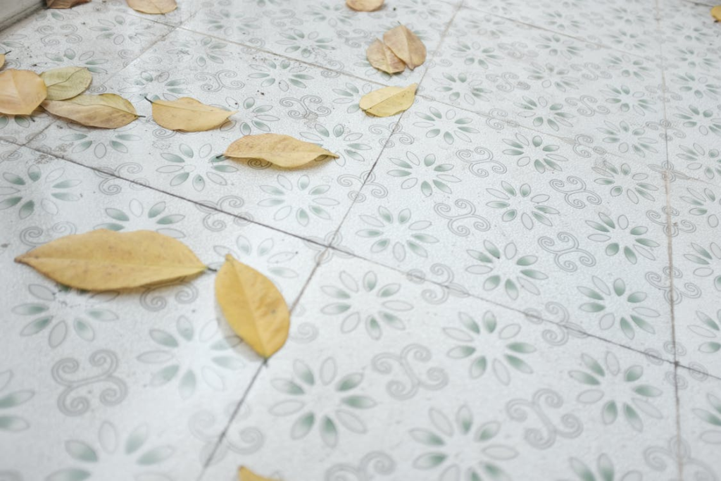 leaves-on tiles