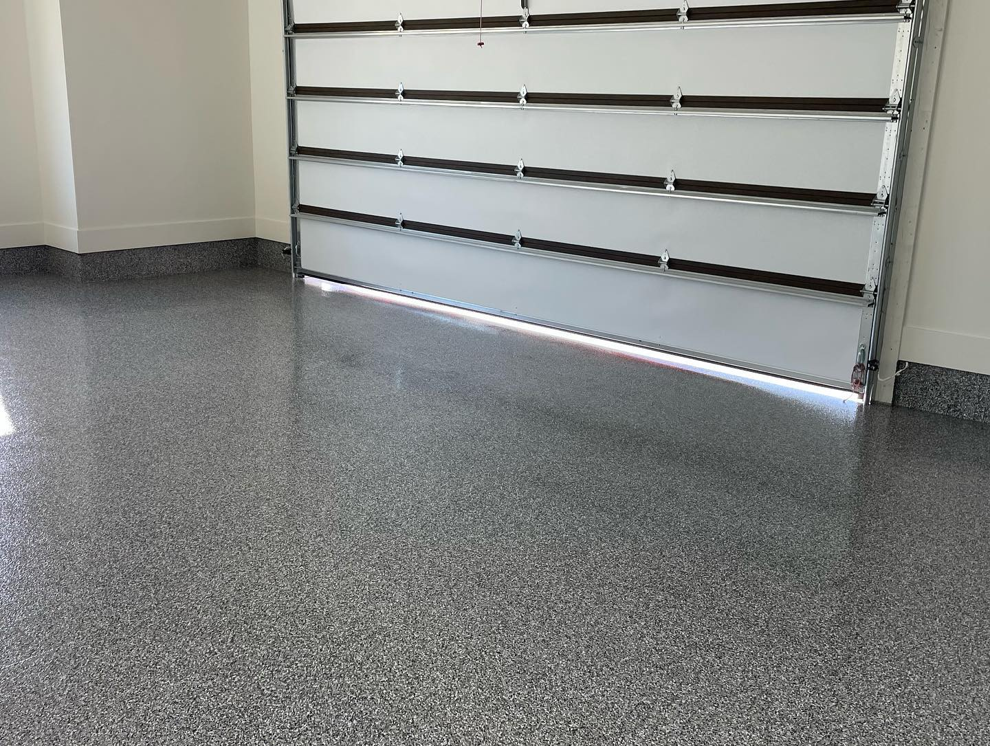 Shiny Steel-coated Epoxy flooring 